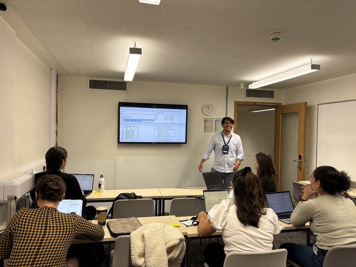 Marcel teaching at the Introduction to R and Bioconductor workshop